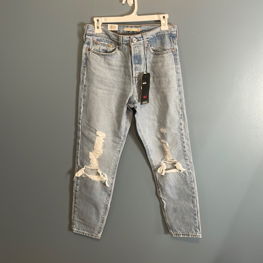 Levi’s Distressed Wedgie Jeans